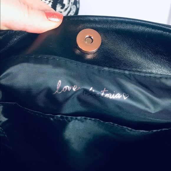 VICTORIA SECRET WOMANS NWT BAG - Picture 8 of 10